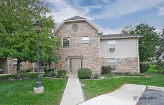 1551 Crystal Rock Ct in Round Lake Beach, IL - Building Photo