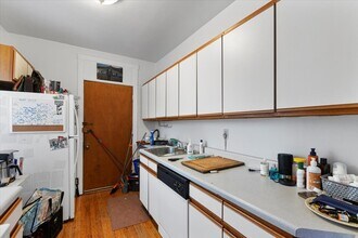 654 W Oakdale Ave, Unit 3W in Chicago, IL - Foto de edificio - Building Photo