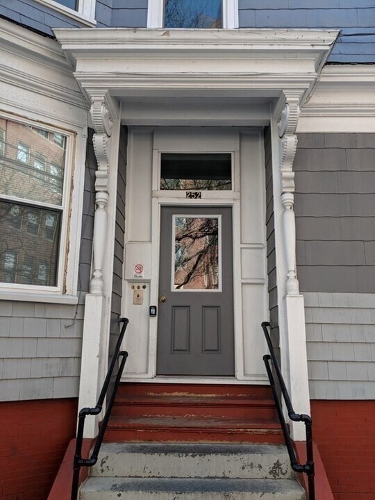 259 Windsor St, Unit 2 in Cambridge, MA - Building Photo