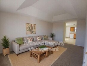 1110 N Noland Rd in Independence, MO - Building Photo - Building Photo