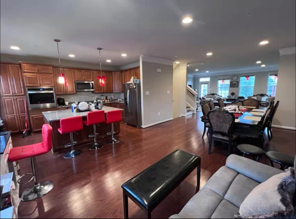 9102 Village Springs Dr in Upper Marlboro, MD - Building Photo