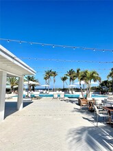 607 Ocean Dr in Key Biscayne, FL - Foto de edificio - Building Photo