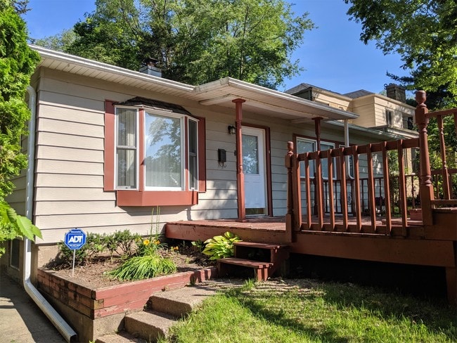 property at 1909 E Gate Pkwy