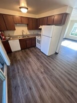 435 Ranch Rd, Unit B1 in Reedsport, OR - Building Photo