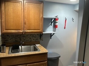 2136 Barnum Ave in Stratford, CT - Building Photo - Building Photo