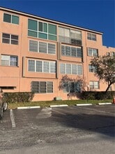 2851 Somerset Dr in Lauderdale Lakes, FL - Building Photo - Building Photo