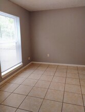 1652 Cedar Lake Dr, Unit D in Baton Rouge, LA - Foto de edificio - Building Photo