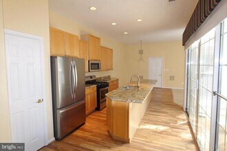 13800 Custis Square in Woodbridge, VA - Building Photo - Building Photo