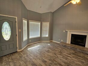 1077 Woodlore Cir in Gulf Breeze, FL - Building Photo - Building Photo