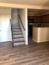 3915 Nobel Dr, Unit 4 in San Diego, CA - Building Photo - Building Photo