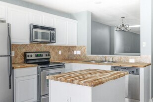 805 N Main St in Salado, TX - Building Photo