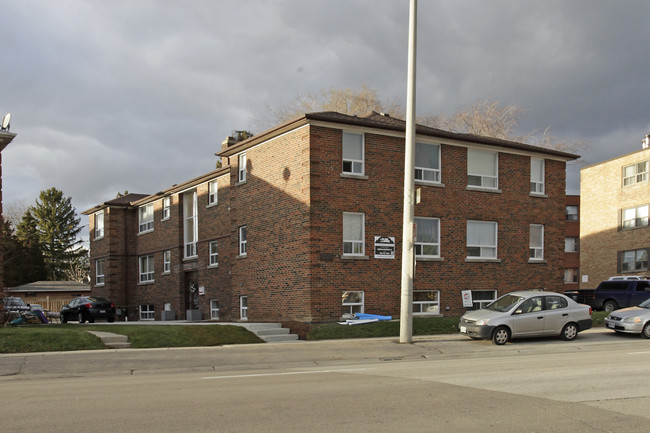 320 Lakeshore Rd W in Mississauga, ON - Building Photo - Primary Photo