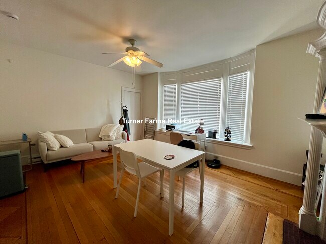 12 Chiswick Rd, Unit 12 in Boston, MA - Foto de edificio - Building Photo