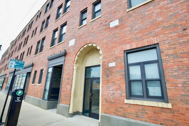 3335 W Diversey Ave