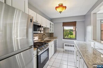 8800 JFK Blvd E, Unit 4J in North Bergen, NJ - Building Photo - Building Photo