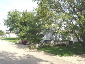 Sunset Terrace in Darlington, WI - Foto de edificio - Building Photo