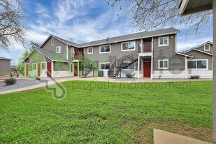 5730 Falconer Way in Sacramento, CA - Building Photo