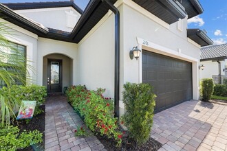 2718 Aviamar Cir in Naples, FL - Building Photo - Building Photo