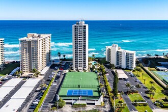 5420 N Ocean Dr in Riviera Beach, FL - Foto de edificio - Building Photo