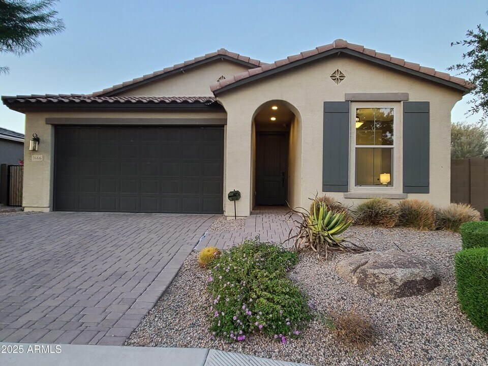 1666 E Lee Dr in Casa Grande, AZ - Building Photo