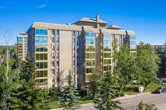 4555 Varsity Ln NW in Calgary, AB - Building Photo - Building Photo