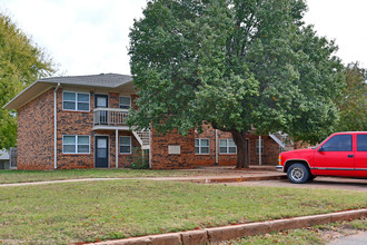 Village Apartments in Perry, OK - Building Photo - Building Photo