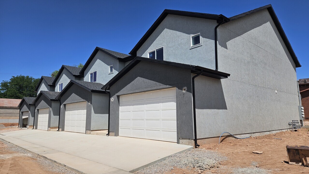 158 S 100 E in Richfield, UT - Building Photo