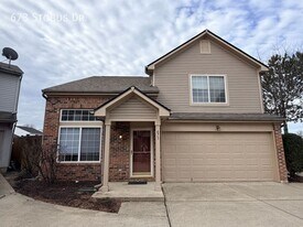673 Stobus Dr in Greenwood, IN - Building Photo