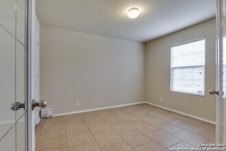 2202 York Bend in San Antonio, TX - Building Photo - Building Photo