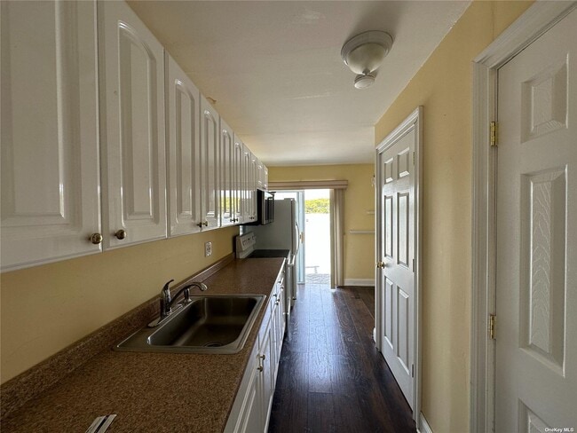 193 Woodbine Ave in Northport, NY - Building Photo - Building Photo
