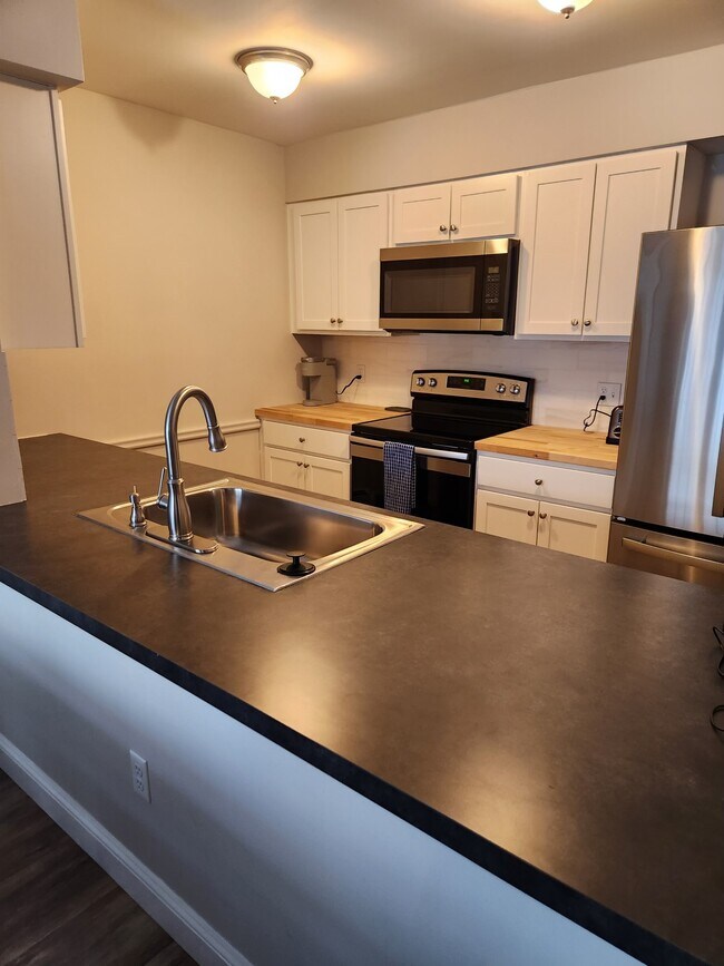 91 Village Green Cir, Unit VG #2 in Quechee, VT - Foto de edificio - Building Photo