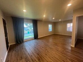 344 E 63rd St in Long Beach, CA - Building Photo - Building Photo