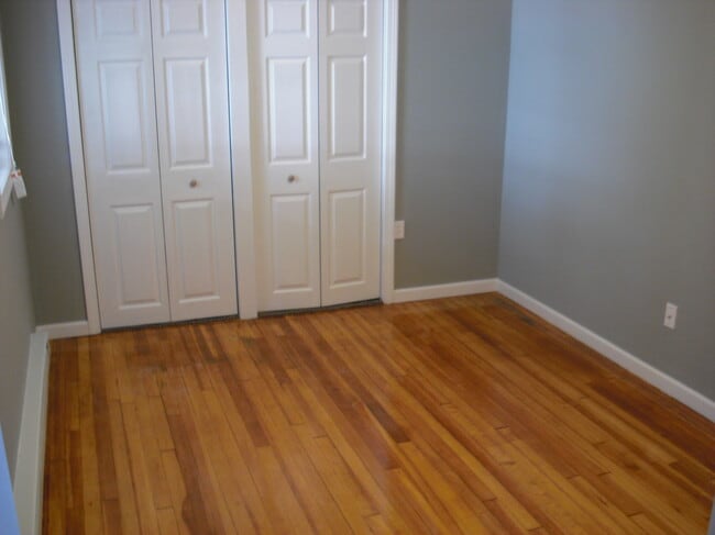 33 Howard St, Unit 2 in Waterbury, CT - Building Photo - Building Photo