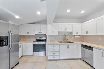 931 SW 21st Ct in Fort Lauderdale, FL - Building Photo - Building Photo