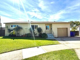 6119 Roberts Dr in San Diego, CA - Building Photo