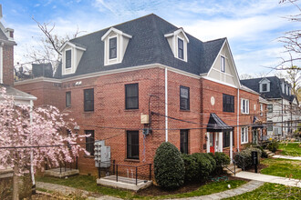 3918 W St NW in Washington, DC - Foto de edificio - Building Photo