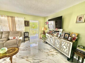 166 Sheffield G in West Palm Beach, FL - Building Photo - Building Photo