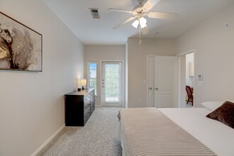 11203 Ranch to Market Rd 2222 in Austin, TX - Foto de edificio - Building Photo