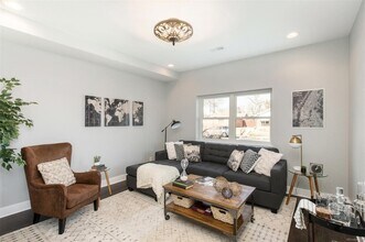 3700 W 49th Ave in Denver, CO - Foto de edificio - Building Photo