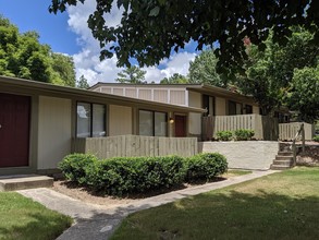 Poplar Springs Apartments in College Park, GA - Building Photo - Building Photo