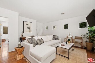 6816 Waring Ave in Los Angeles, CA - Building Photo - Building Photo