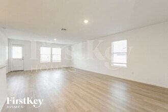 10606 Pablo Way, Unit 156 in Converse, TX - Building Photo - Building Photo