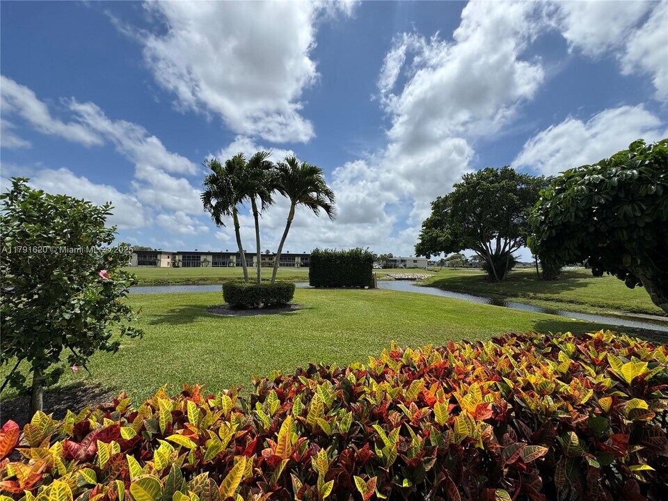984 Normandy U in Delray Beach, FL - Building Photo