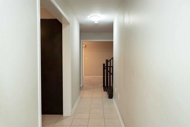 921 Raftis Cres in Milton, ON - Building Photo - Building Photo