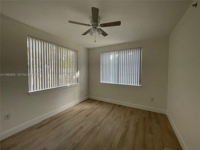 6821 SW 44th St in Miami, FL - Building Photo - Building Photo