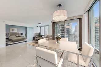 2 E Erie St in Chicago, IL - Building Photo - Building Photo