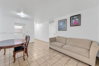 4655 Palm Ave in Hialeah, FL - Building Photo - Building Photo