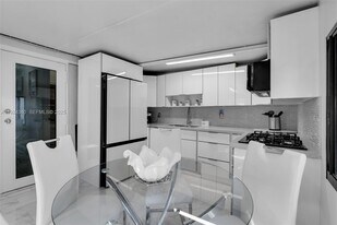 2140 W 53rd St in Hialeah, FL - Building Photo