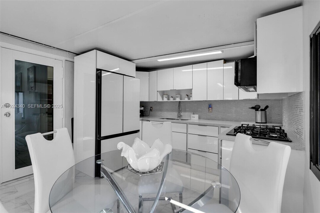 2140 W 53rd St in Hialeah, FL - Building Photo