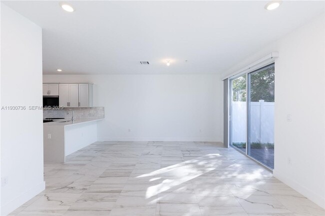 17172 SW 2nd St in Pembroke Pines, FL - Building Photo - Building Photo